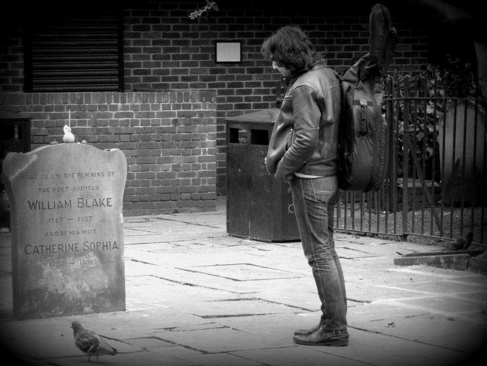 Thanos Grigoriou visiting William Blakes Gravestone